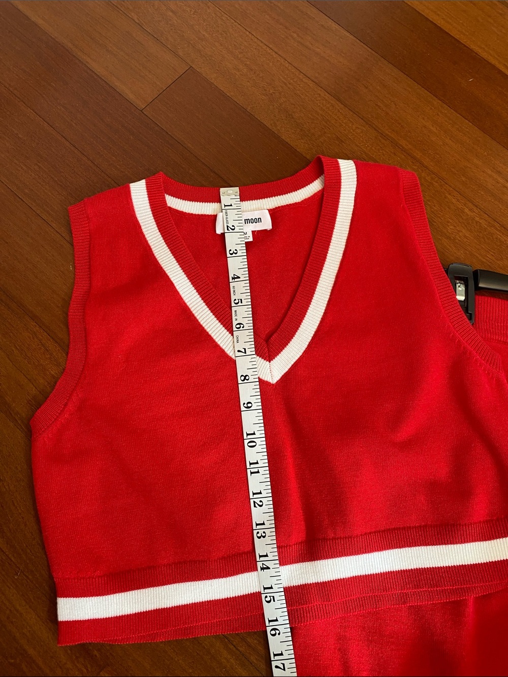 Red Knit Bandeau Crop Top & mini skirt Set w/White Trim Day + Moon Sz M LIKE NEW - Picture 13 of 16